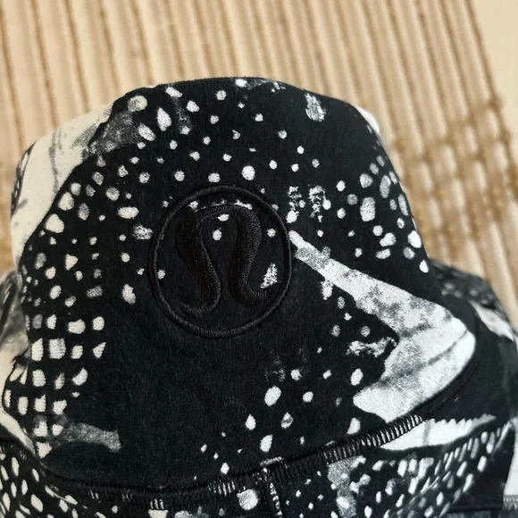 Lululemon Static Mist Black White Abstract Print Scuba Hoodie Yoga Hiking 10 - Picture 4 of 6